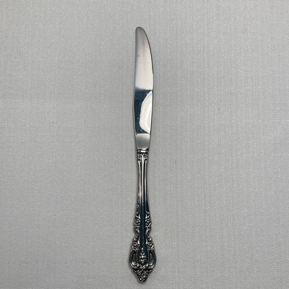 Oneida Community BRAHMS Stainless Glossy Rose‎ Flatware Knife - Picture 1 of 6